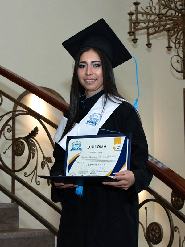 instituto-fdc-ecuador-estudiantes-graduados2