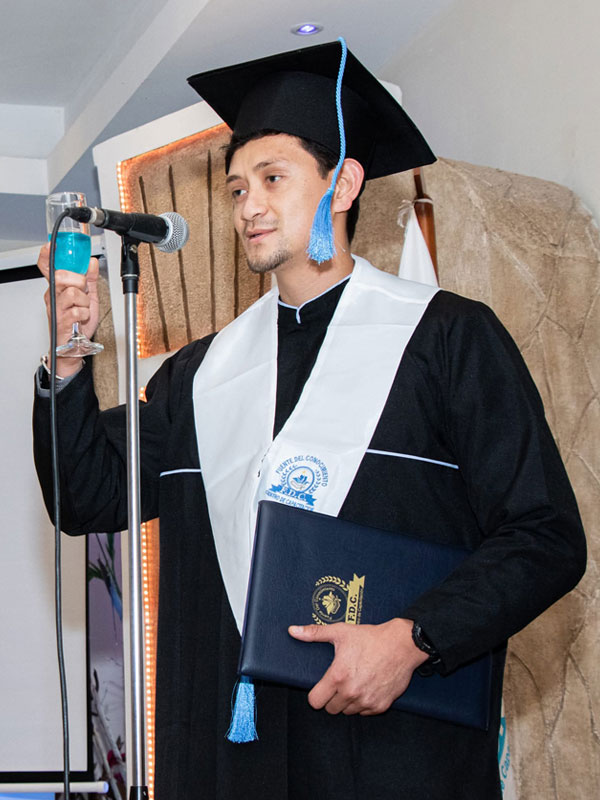 instituto-fdc-ecuador-estudiantes-graduados4