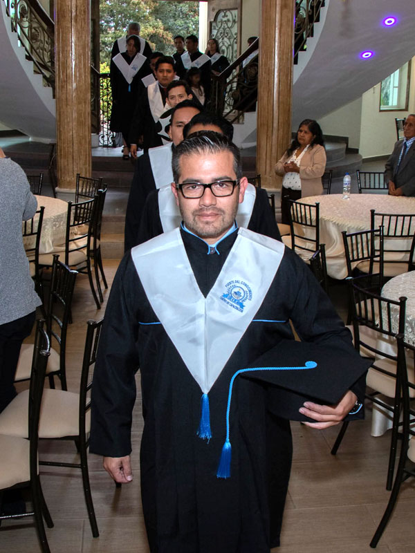 instituto-fdc-ecuador-estudiantes-graduados9
