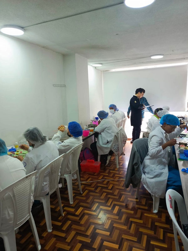 instituto-fdc-ecuador-estudiantes-mecánica-dental6